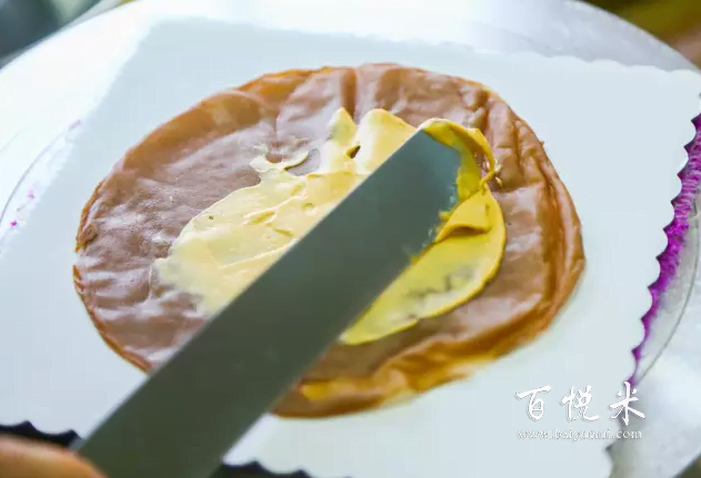 不需要烤箱就可以制作的巧克力千層蛋糕,大人小孩都愛吃